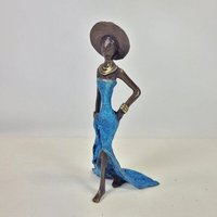 Moogoo Creative Africa Bronze-Skulptur "Femme élégante avec chapeau" by Soré
