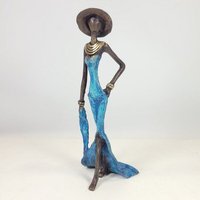 Moogoo Creative Africa Bronze-Skulptur "Femme élégante avec chapeau" by Soré