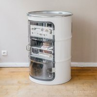 Lockengelöt HiFi Vitrine aus einem Hamburger Ölfass Lockengelöt HiFi Vitrine aus einem Hamburger Ölfass