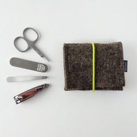 matilda k. manufaktur mini-maniküre-set 'jacob' (mit Nagelknipser) aus Wollfilz mit Rundgummi-Verschluß in vielen Farben