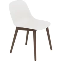 Muuto Muuto - Fiber Side Chair Wood Base, Eiche dunkel gebeizt / weiß recycled