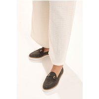 Yours Yours Damen Loafer in Schokobraun aus Wildlederimitat mit Trensenverzierung in Weiter E-Passform in Größe 43E | Textil/Synthetik