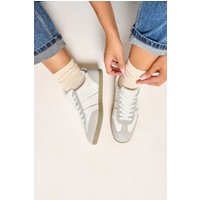 Yours Yours Damen Sneaker in Weiß mit Seitenstreifen und Gummisohle in Weiter E-Passform in Größe 42E | Synthetik