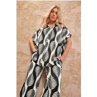 Yours Yours Damen Strukturiertes Hemd in Schwarz und Weiß mit Blätterprint in Größe 62-64 | Polyester/Elasthan