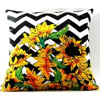 Casa Padrino Luxus Deko Kissen Virginia Sunflowers Schwarz / WeiØ / Mehrfarbig 45 x 45 cm - Feinster Samtstoff - Wohnzimmer Kissen