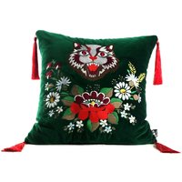 Casa Padrino Luxus Deko Kissen mit Troddeln Cat Grün / Mehrfarbig 45 x 45 cm - Feinster Samtstoff - Wohnzimmer Kissen