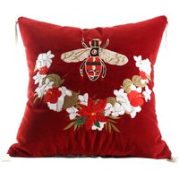 Casa Padrino Luxus Deko Kissen mit Troddeln Bee Rot / Mehrfarbig 45 x 45 cm - Feinster Samtstoff - Luxus Deko Accessoires