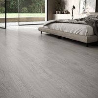 Fliese in Holzoptik Napa Grau Texturiert und matt 23 x 120 cm