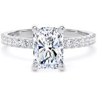 18ct White Gold 2.20cttw Radiant Cut Lab Grown Diamond Set Shoulder Solitaire Engagement Ring - Ring Size P.5