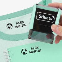 Personalisierter Stempel in Mintpastell zum Kennzeichnen von Kleidung