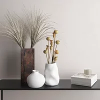 Vliesbehang Assorti 2022-2024 33332 - Wit Met Een Zweem Beige - 10,05 M X 53 Cm