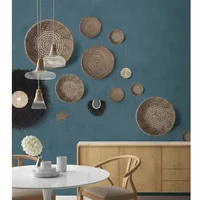 Fotobehang Vanilla Lime 14330 Manden Op De Muur - Blauw - Naturel - 2,70m X 300cm