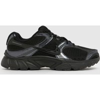 Nike V5 RNR Trainers in Black Nike V5 RNR Trainers in Black