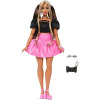 Imagen de Barbie - Barbie Deluxe Style Falda, falda rosa de vinilo, top negro satinado y accesorios plateados.