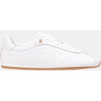 Tommy Hilfiger - Tenis blancos perfil bajo con suela color café.