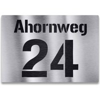 Individuelles Hausnummernschild mit Hausnummer und Straße