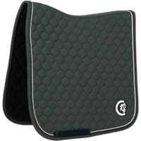 Kentucky Horsewear Dressur-Schabracke 3D Logo Onion Quilt – Full – Tannengrün Kentucky Horsewear Dressur-Schabracke 3D Logo Onion Quilt – Full – Tannengrün