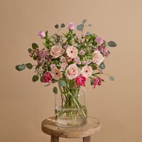 Valentinstagsblumen verschicken | Blumenstrauß mit Rosen & Campanula | Glockenspiel-Kaskade | Showstopper