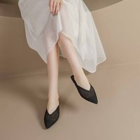 2025 Summer New Internet Celebrity Pointed Flat Sandals Ins Lazy Half Dragged Fairy Style Baotou Muller Women’s Slippers