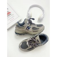 Balance M2002R Sneaker Medium