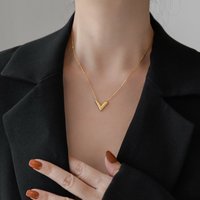 Simple gold niche light luxury V-letter necklace for women's summer collarbone chain mesh red non fading earrings