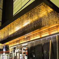 Guirnalda de luces LED en cascada con 8 modos para decoración de bodas, fiestas y Navidad, IP65 resistente al agua, control remoto, blanco cálido.