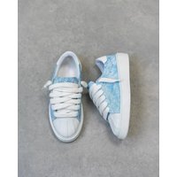 Numeris Casual Sneakers – Classic Versatile Flat Soled Round Toe Lace Up Style