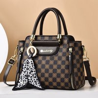 【 Live Broadcast Recommendation 】 Women's 2024 New Fashion Handbag, Middle aged Mom's Bag, Large Capacity Scarf Bag Tide