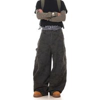 Jeans cargo de camuflaje retro para hombre: pantalones holgados de inspiración militar con múltiples bolsillos, corte recto y lavado desgastado.