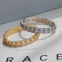 Fairy Kaleidoscope Luxurious Elegant Four Leaf Clover Three Dimensional Flower Inlaid Diamond Bracelet Temperament