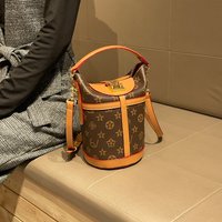 Light Luxury Brand Women's Crossbody Saddle 2024 New Fashion Large Capacity Small Handbag Bucket Bag