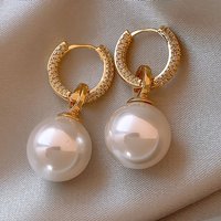 Fashionable pearl women's new style, simple, fashionable, light luxury, high-end temperament, ear buckles, niche,