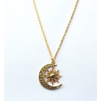 Women's sun and moon necklace vintage gold necklace pendant Gothic 2023 trend jewelry providential aesthetic jewelry