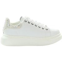 Damskie skórzane białe sneakersy GOE OO2N4005