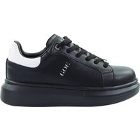 Damskie sneakersy skórzane czarne z perforacją GOE TT2N4006