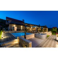 Holiday home - Drnis-Siveric, Croatia