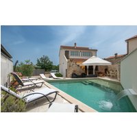 Holiday home - Pula-Kavran, Croatia