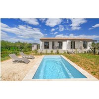 Holiday home - St Maximin, France