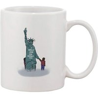 Tasse À Café En Céramiquestatue De La Liberté Soutenant Les Enfants Pour Garder Les Familles Ensemble Parodie De La Première Dame