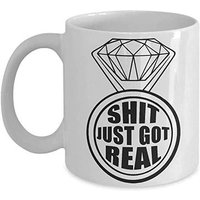 Funny Mugs Shit Just Got Real Engagement Tasse À Café (11 Oz. Blanc) ? Cadeau Amusant Et Unique Pour Les Nouveaux Fiancés