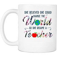 Elle Croyait Qu'elle Pouvait Changer Le Monde, Elle Est Devenue Professeur Cadeau Tasse À Café En Céramique Blanche Tasse À Café 11oz