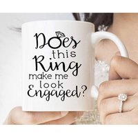 Est-Ce Que Cette Bague Me Fait Paraître Engage Dengagement Announcement Mugwere Engaged Engagement Announcement Mugs