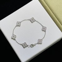 Fanjias Classic Bestseller Full diamond 6⃣ Six flower Mini Is Huge Hit At Stores. Suitable Wider Range People Looks Super