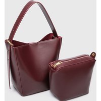 single Shoulder Crossbody Bag That Exudes A Sense Of Luxury And A Niche Design. It Features A Bucket Bag, A Handle, And A Mother Bag