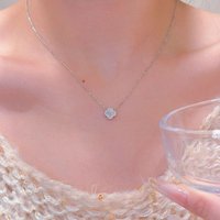 Personalized Initial Engraved Choker Necklace Cross Border European American Four Leaf Flower Fashionable Collarbone Chain Light Luxury Ni