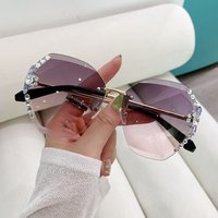 Korean version of seaside large frame fashionable UV protection, light luxury inlaid with diamonds, plain face street