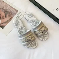 Designer Fashion Popular Pool Beach Shoes Sandals Flip flops Flat Bottoms Outdoor Slippers M411