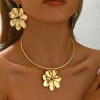 Women’s Jewelry Set Fashion Fashion Style Women’s Necklace Earrings Jewelry Set Niche Flower Earrings High End Design Collar