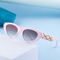 Cat’s eye trendy street photos, UV resistant sunglasses, female sunglasses