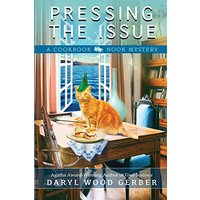 Pressing the Issue (Cookbook Nook Mystery, Band 6) - Pressing the Issue (Cookbook Nook Mystery, Band 6) - jetzt bei oelder-buchhandlung.de kaufen